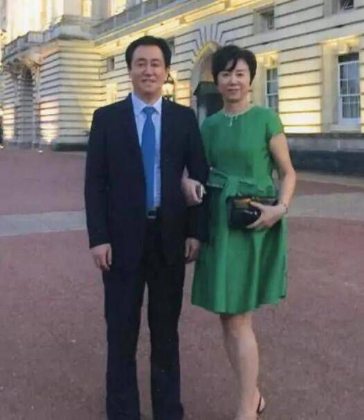 美女比基尼跳舞的图片