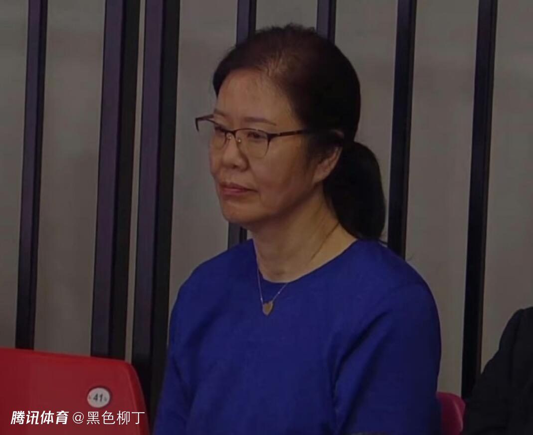 黄头发的姐姐