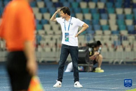 和男朋友裸睡他一直吃我奶