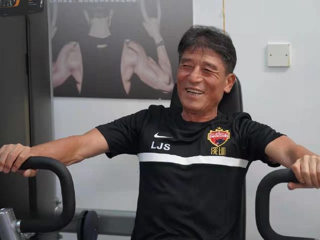 黄色小污片
